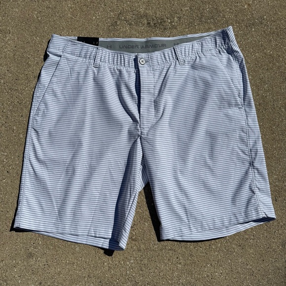Under Armour Men's Light Gray Pinstripe Golf Shorts - Picture 1 of 5